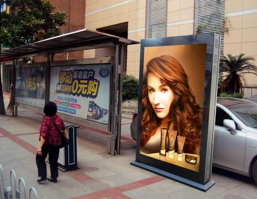 GA Série P4 Poster LED Display W1366*H1920mm Módulo Tamanho 320*160mm IP65 Instalação ao ar livre 8000 nits