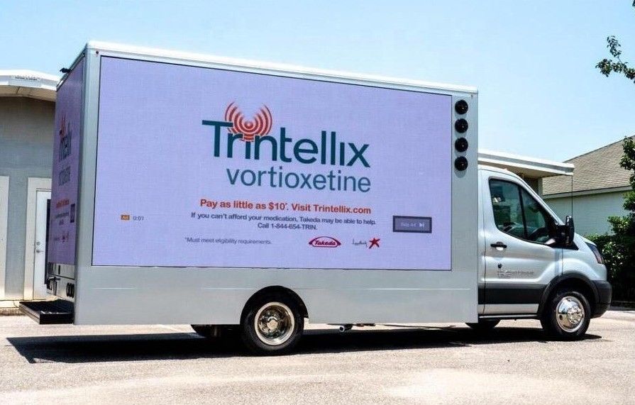Método de condução 2S Outdoor Mobile Advertising Truck High Definition Outdoor LED Billboard