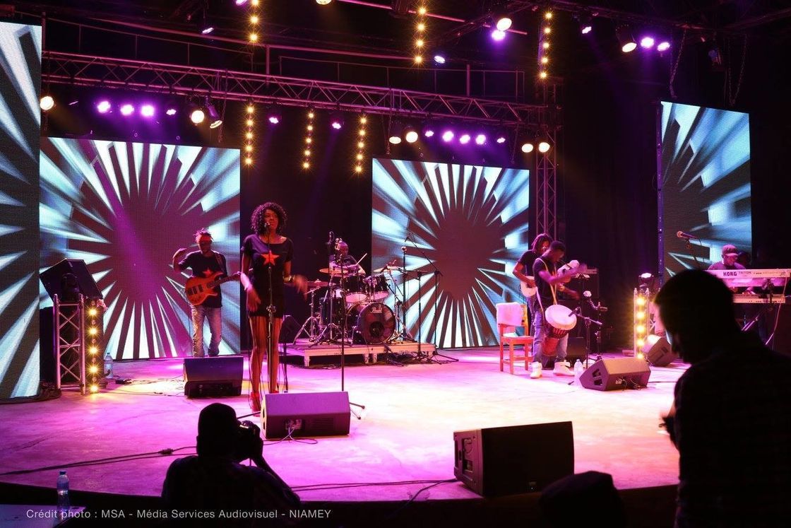 GOB P1.5 P1.9 Eventos de aluguel de interiores fundo tela LED decoração de palco de casamento LED vídeo parede