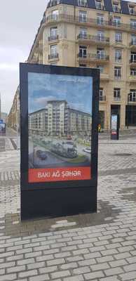 Bom preço Poster LED para exterior com pixel pitch P2.5/P3/P4, brilho de 5500 nits e tamanho de tela personalizável de 960*1920mm on-line