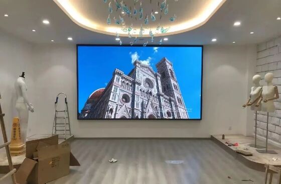 Bom preço Display LED Fixo Interno com Pixel Pitch de 0,9mm, Brilho de 600 nits e Serviço Frontal Completo para Salas de Conferência on-line